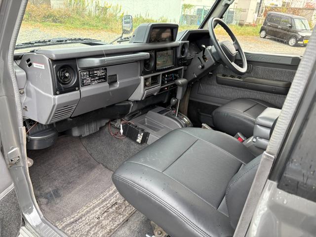 ランドクルーザー７０ ＺＸ　色替車　社外ナビ　フルセグＴＶ　バックカメラ　ＥＴＣ　社外キーレス　シートカバー　タイミングベルト交換歴有（27枚目）