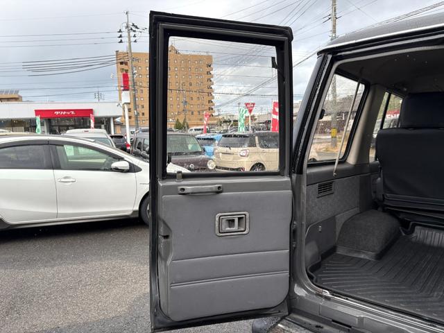 ランドクルーザー７０ ＺＸ　色替車　社外ナビ　フルセグＴＶ　バックカメラ　ＥＴＣ　社外キーレス　シートカバー　タイミングベルト交換歴有（30枚目）