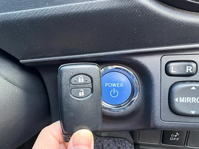 アクア Ｓ　純正ナビ　地デジＴＶ　バックカメラ　ＥＴＣ　スマートキー　プッシュスタート　オートエアコン（5枚目）