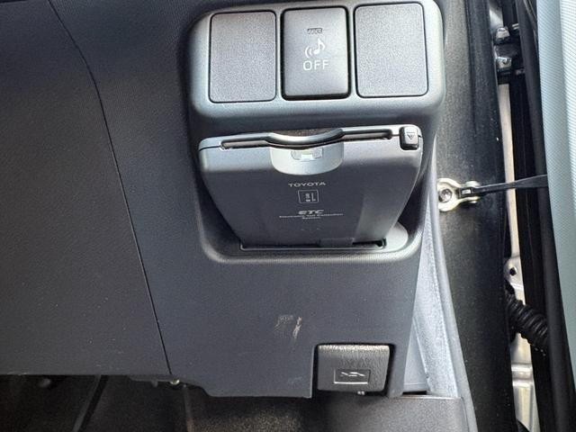 アクア Ｓ　純正ナビ　地デジＴＶ　バックカメラ　ＥＴＣ　スマートキー　プッシュスタート　オートエアコン（6枚目）