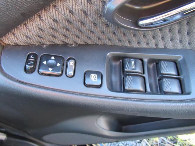 レガシィＢ４ ＲＳＫリミテッド　ツインターボ　４ＷＤ　５速マニュアル　ナビ　ＣＤ／ＭＤデッキ　ＥＴＣ　キーレス　タワーバー　ＭＯＭＯステアリング　フロントフォグランプ　パワーシート　ドラレコ（ＳＤカードなし）タイミングベルト交換済（8枚目）