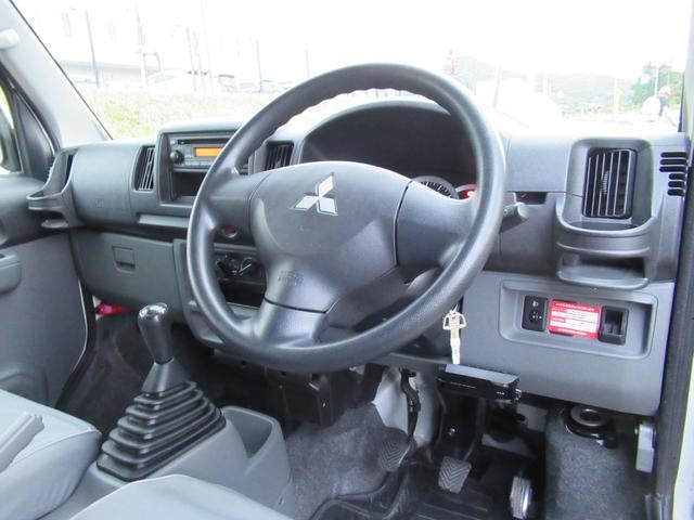 ミニキャブバン ブラボー　切替４ＷＤ　寒冷地仕様　ハイルーフ　５速マニュアル　キーレス　ＣＤ　ＥＴＣ　フォグランプ　前席パワーウインドウ　シートカバー　リヤアンダーミラー　タイベル交換歴あり　車両取扱説明書（2枚目）