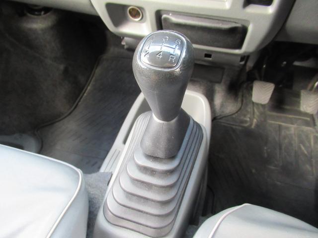 ミニキャブバン ブラボー　切替４ＷＤ　寒冷地仕様　ハイルーフ　５速マニュアル　キーレス　ＣＤ　ＥＴＣ　フォグランプ　前席パワーウインドウ　シートカバー　リヤアンダーミラー　タイベル交換歴あり　車両取扱説明書（4枚目）