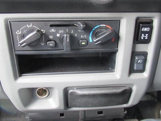 ミニキャブバン ブラボー　切替４ＷＤ　寒冷地仕様　ハイルーフ　５速マニュアル　キーレス　ＣＤ　ＥＴＣ　フォグランプ　前席パワーウインドウ　シートカバー　リヤアンダーミラー　タイベル交換歴あり　車両取扱説明書（5枚目）