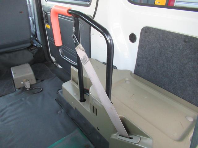ハイゼットカーゴ 　スローパー（リアシートレス）折りたたみ補助シート付　福祉車両　車いす１台乗車　切替４ＷＤ　４速オートマ　キーレス　スローパー取扱説明書　後付けコーナーセンサー（37枚目）