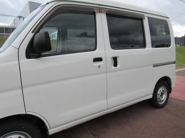 ハイゼットカーゴ 　スローパー（リアシートレス）折りたたみ補助シート付　福祉車両　車いす１台乗車　切替４ＷＤ　４速オートマ　キーレス　スローパー取扱説明書　後付けコーナーセンサー（40枚目）