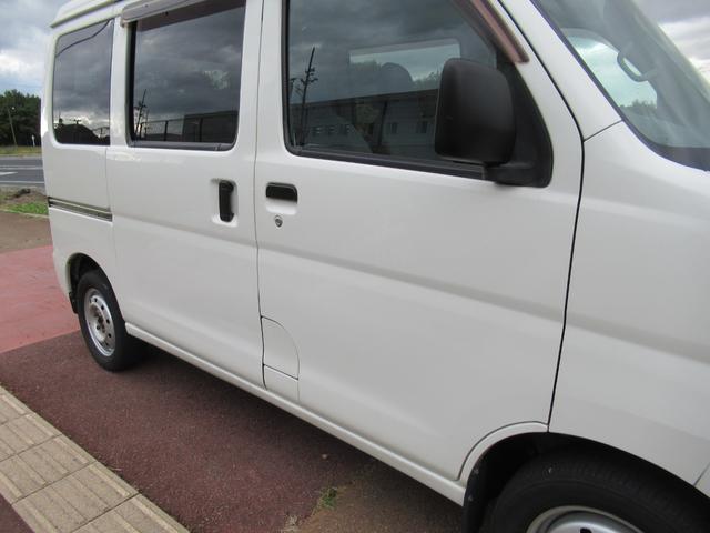 ハイゼットカーゴ 　スローパー（リアシートレス）折りたたみ補助シート付　福祉車両　車いす１台乗車　切替４ＷＤ　４速オートマ　キーレス　スローパー取扱説明書　後付けコーナーセンサー（42枚目）