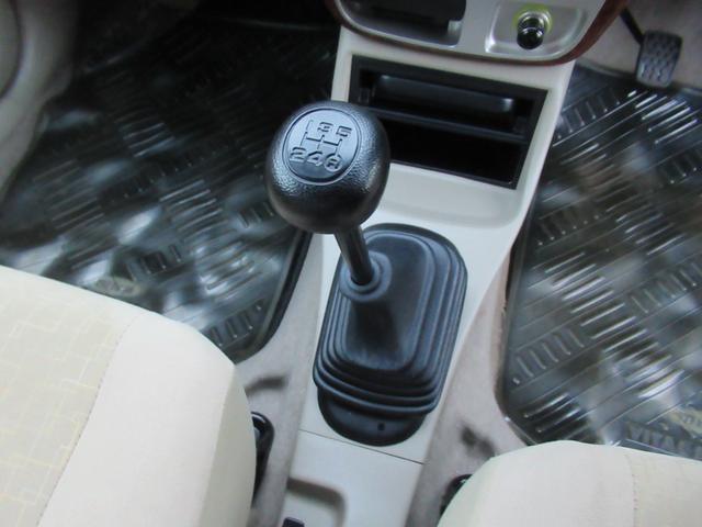 ミラアヴィ X 4WD 5速マニュアル キーレス CD/MDデッキ オートエアコン フロントフォグランプ 純正アルミホイール 車両取扱説明書(4枚目)