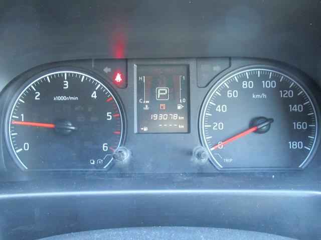 NV350キャラバンバン スーパーロングワイドDXターボ 切替4WD ターボ ワイドロングハイルーフ 事務室車 8ナンバー ヒッチメンバー 950申請済み ルーフキャリア(鍵付き) 後付け電動格納ミラー 後付け熱線スイッチ FFヒーター(リモコン付き)(3枚目)