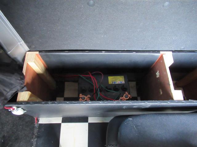 NV350キャラバンバン スーパーロングワイドDXターボ 切替4WD ターボ ワイドロングハイルーフ 事務室車 8ナンバー ヒッチメンバー 950申請済み ルーフキャリア(鍵付き) 後付け電動格納ミラー 後付け熱線スイッチ FFヒーター(リモコン付き)(21枚目)