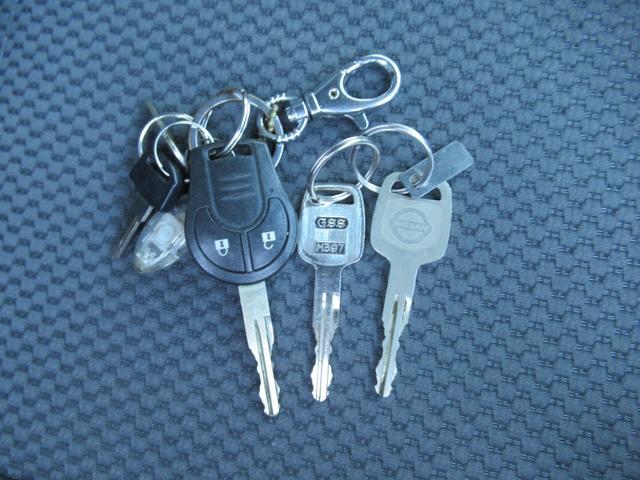 NV350キャラバンバン スーパーロングワイドDXターボ 切替4WD ターボ ワイドロングハイルーフ 事務室車 8ナンバー ヒッチメンバー 950申請済み ルーフキャリア(鍵付き) 後付け電動格納ミラー 後付け熱線スイッチ FFヒーター(リモコン付き)(27枚目)