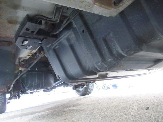 NV350キャラバンバン スーパーロングワイドDXターボ 切替4WD ターボ ワイドロングハイルーフ 事務室車 8ナンバー ヒッチメンバー 950申請済み ルーフキャリア(鍵付き) 後付け電動格納ミラー 後付け熱線スイッチ FFヒーター(リモコン付き)(34枚目)