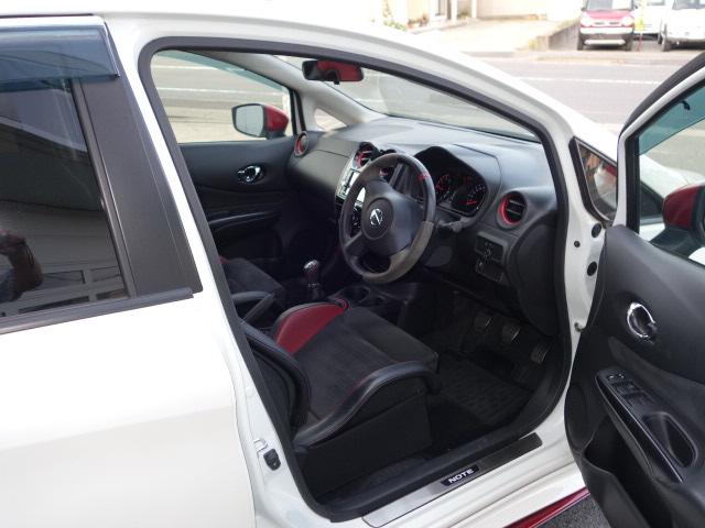 ノート ニスモ　Ｓ　純正ナビ　フルセグ　ＤＶＤ再生　Ｂカメラ　スマートキー　ＥＴＣ　車高調　５速マニュアル　レカロ仕様シート　後席フィルム　柿本マフラー（13枚目）