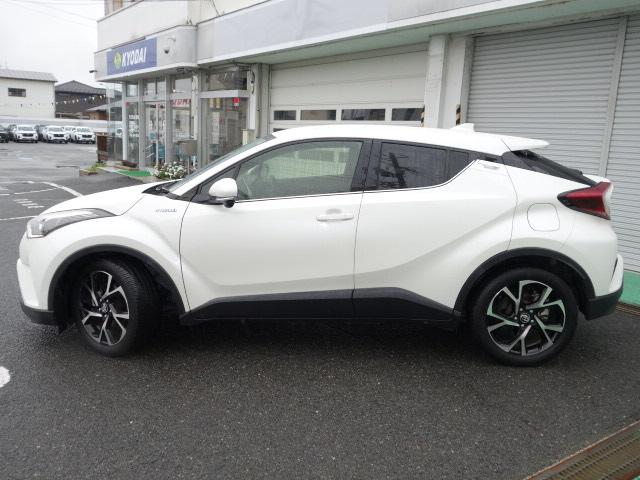 Ｃ－ＨＲ Ｇ　純正９インチナビ　Ｂカメラ　ＤＶＤ再生　Ｂｌｕｅｔｏｏｔｈ　フロントシートヒーター　ＥＴＣ　ハーフレザーシート　ガナドールマフラー　ブラインドスポット　運転支援機能（3枚目）