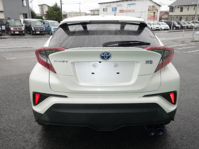 Ｃ－ＨＲ Ｇ　純正９インチナビ　Ｂカメラ　ＤＶＤ再生　Ｂｌｕｅｔｏｏｔｈ　フロントシートヒーター　ＥＴＣ　ハーフレザーシート　ガナドールマフラー　ブラインドスポット　運転支援機能（7枚目）