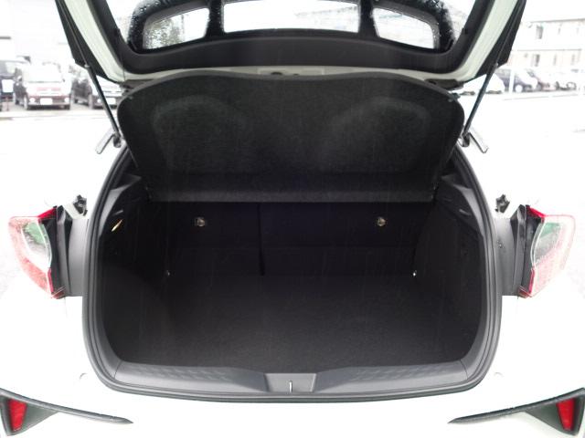 Ｃ－ＨＲ Ｇ　純正９インチナビ　Ｂカメラ　ＤＶＤ再生　Ｂｌｕｅｔｏｏｔｈ　フロントシートヒーター　ＥＴＣ　ハーフレザーシート　ガナドールマフラー　ブラインドスポット　運転支援機能（8枚目）