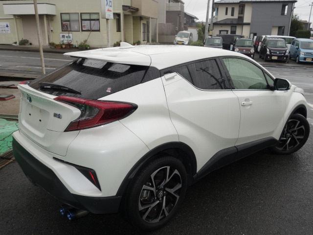 Ｃ－ＨＲ Ｇ　純正９インチナビ　Ｂカメラ　ＤＶＤ再生　Ｂｌｕｅｔｏｏｔｈ　フロントシートヒーター　ＥＴＣ　ハーフレザーシート　ガナドールマフラー　ブラインドスポット　運転支援機能（11枚目）