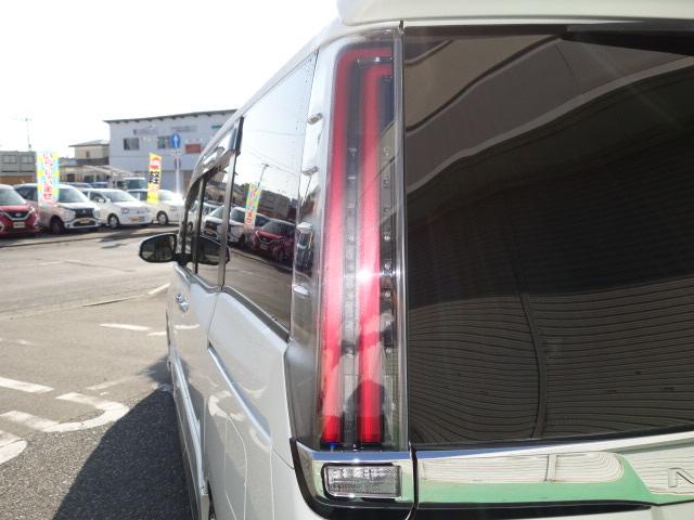 ノア Ｓｉ　１０インチナビ　フルセグ　ＣＤ　ＤＶＤ再生　Ｂｌｕｅｔｏｏｔｈ　ＥＴＣ２．０　後席フリップダウンモニター　ＴＲＤエアロ　１９インチ社外アルミ　テイン車高調（46枚目）