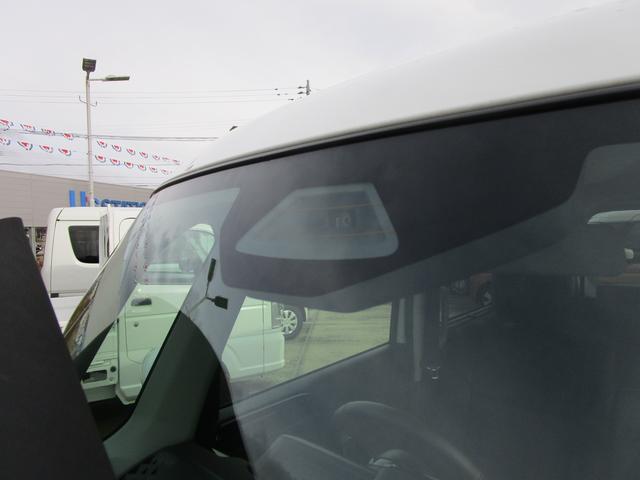 スペーシアカスタム カスタム HYBRID XS 4WD オーディオレス オートライト スライドドア プッシュスタート シートヒーター オートエアコン スズキセーフティーサポート 4WD 衝突被害軽減システム アイドリングストップ 横滑り防止機能 衝突安全ボディ(7枚目)