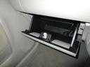 助手席前小物入れや車検証ケースを入れるグローブボックス