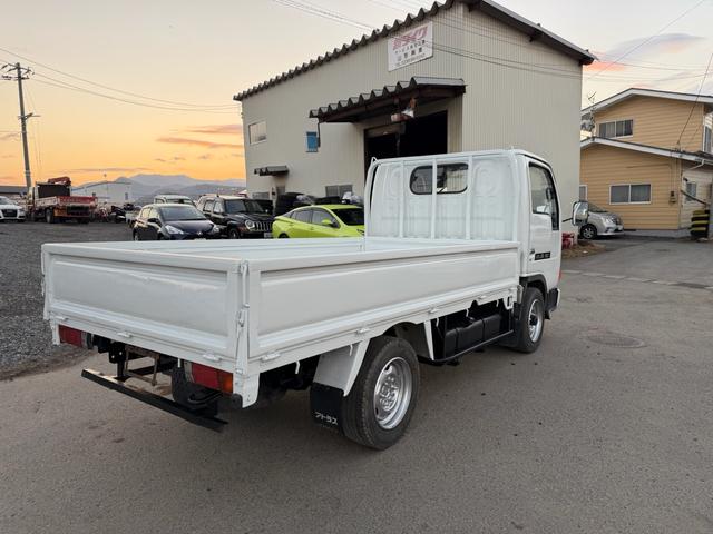 アトラストラック 　４ＷＤ　１．５Ｔ（4枚目）