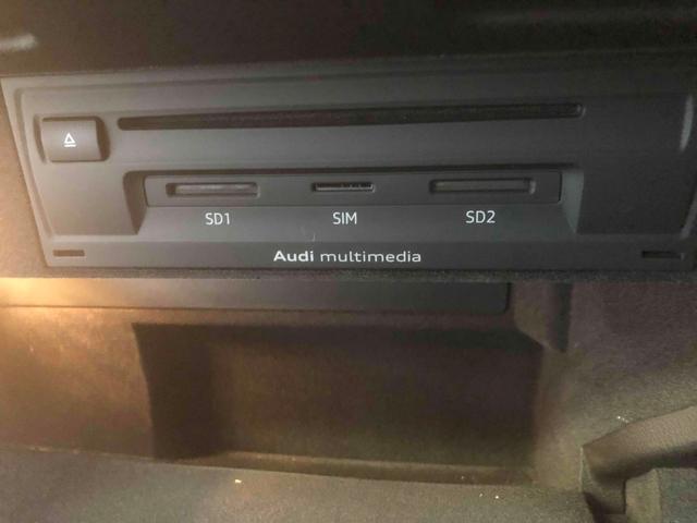 Ａ３ 　４ＷＤ　バックカメラ　ナビ　フルセグＴＶ　オートクルーズコントロール　アルミホイール　オートライト　ＨＩＤ　スマートキー　アイドリングストップ　電動格納ミラー　シートヒーターＡＢＳ（7枚目）