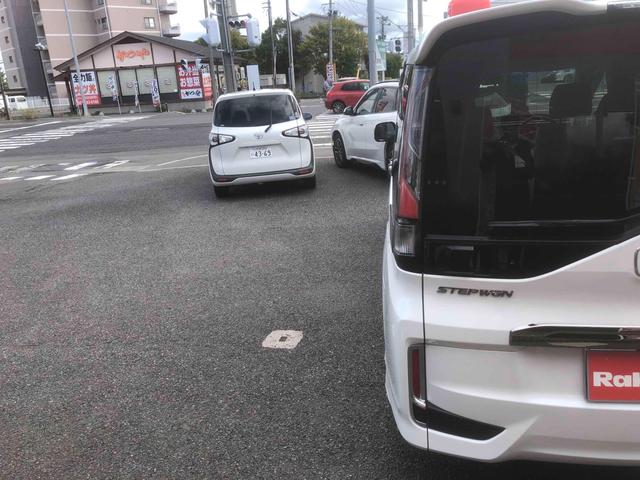 ステップワゴンスパーダ スパーダ・クールスピリット　ホンダセンシング　９インチナビ　バックカメラ　フルセグＴＶ　オートクルーズコントロール　レーンアシスト　衝突被害軽減システム　両側電動スライドドア　オートライト　ＬＥＤヘッドランプ　スマートキー　アイドリングストップ（23枚目）
