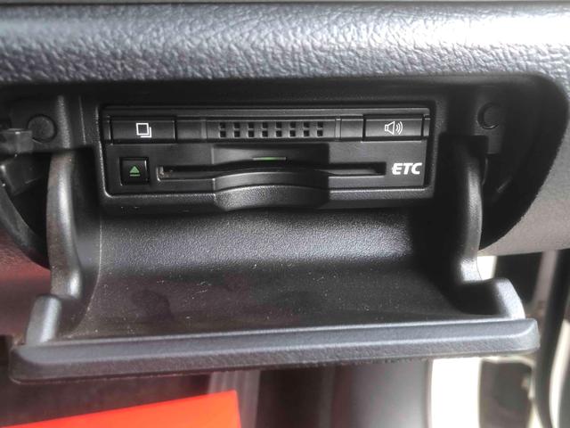 クラウンハイブリッド アスリートＳ　ＥＴＣ　クリアランスソナー　オートクルーズコントロール　全周囲カメラ　ナビ　フルセグＴＶ　ＨＩＤ　サンルーフ　１８インチＡＷ　スマートキー（6枚目）
