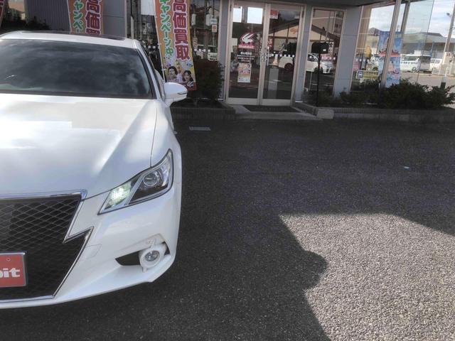 クラウンハイブリッド アスリートＳ　ＥＴＣ　クリアランスソナー　オートクルーズコントロール　全周囲カメラ　ナビ　フルセグＴＶ　ＨＩＤ　サンルーフ　１８インチＡＷ　スマートキー（38枚目）