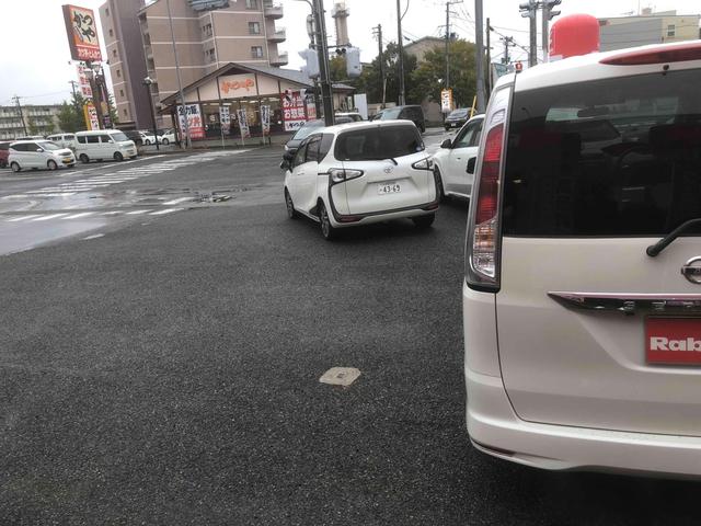 セレナ ハイウェイスター Jパッケージ バックカメラ 8インチナビ フルセグTV オートクルーズコントロール 両側電動スライドドア オートライト HID スマートキー 後席モニター 3列シート CVT アルミホイール(25枚目)