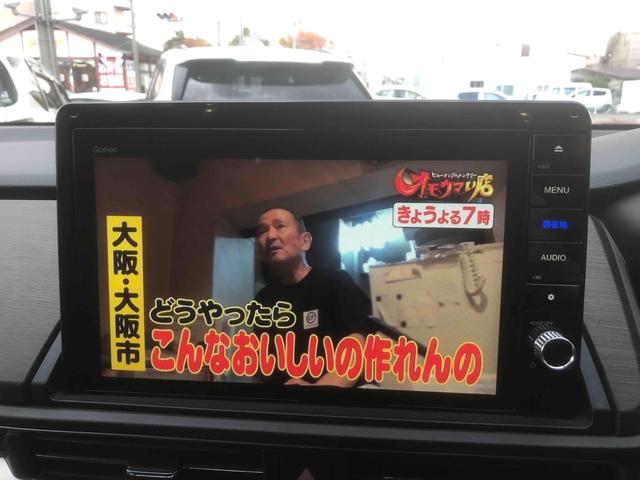 オデッセイハイブリッド ｅ：ＨＥＶアブソルート・ＥＸ　ハイブリッド　全周囲カメラ　ＴＶ　両側電動スライドドア　クリアランスソナー　オートクルーズコントロール　レーンアシスト　衝突被害軽減システム　オートライト　ＬＥＤヘッドランプ　パワーシート（4枚目）