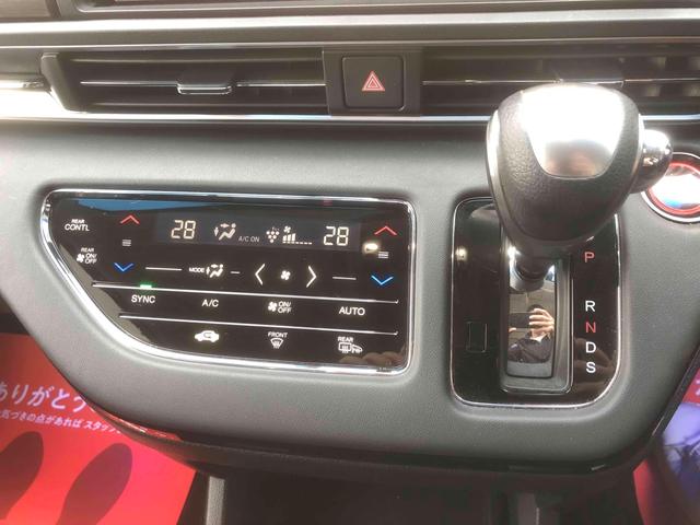 オデッセイハイブリッド ｅ：ＨＥＶアブソルート・ＥＸ　ハイブリッド　全周囲カメラ　ＴＶ　両側電動スライドドア　クリアランスソナー　オートクルーズコントロール　レーンアシスト　衝突被害軽減システム　オートライト　ＬＥＤヘッドランプ　パワーシート（5枚目）