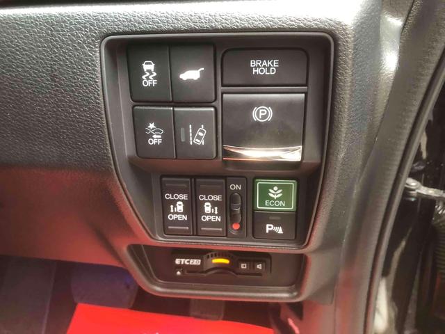 オデッセイハイブリッド ｅ：ＨＥＶアブソルート・ＥＸ　ハイブリッド　全周囲カメラ　ＴＶ　両側電動スライドドア　クリアランスソナー　オートクルーズコントロール　レーンアシスト　衝突被害軽減システム　オートライト　ＬＥＤヘッドランプ　パワーシート（9枚目）