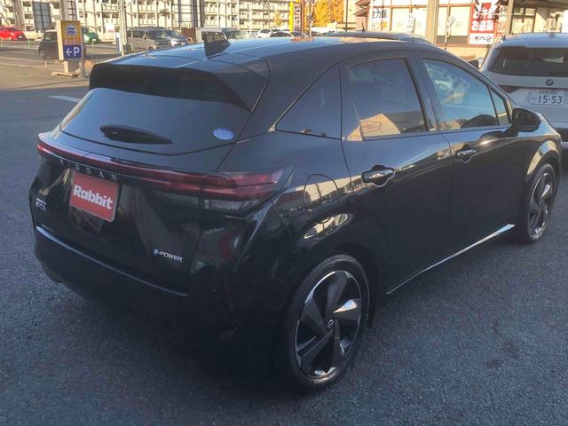 オーラ Ｇ　レザーエディション　ＢＯＳＥサウンド　全周囲カメラ　ナビ＆フルセグ　クリアランスソナー　プロパイロット　衝突被害軽減システム　１７インチアルミホイール　オートマチックハイビーム　ＬＥＤヘッドランプ　革シート（13枚目）