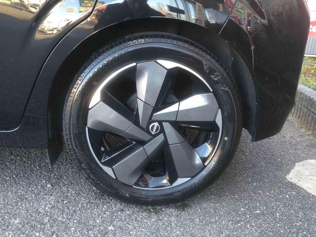 オーラ Ｇ　レザーエディション　ＢＯＳＥサウンド　全周囲カメラ　ナビ＆フルセグ　クリアランスソナー　プロパイロット　衝突被害軽減システム　１７インチアルミホイール　オートマチックハイビーム　ＬＥＤヘッドランプ　革シート（18枚目）