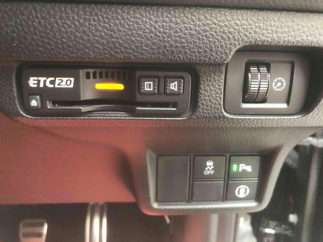 シビック ＬＸ　１８インチＡＷ　社外マフラー　ＬＥＤヘッドライト　純正ナビ・フルセグＴＶ　バックカメラ　ビルトインＥＴＣ２．０　ホンダセンシング　デジタルグラフィックメーター　ドライブレコーダー（9枚目）