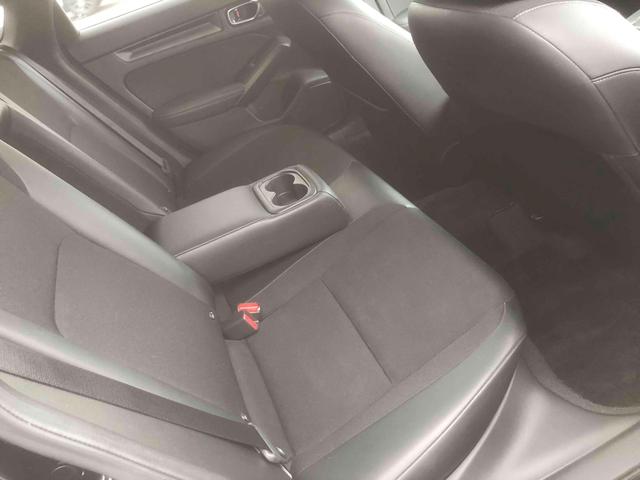 シビック ＬＸ　１８インチＡＷ　社外マフラー　ＬＥＤヘッドライト　純正ナビ・フルセグＴＶ　バックカメラ　ビルトインＥＴＣ２．０　ホンダセンシング　デジタルグラフィックメーター　ドライブレコーダー（34枚目）