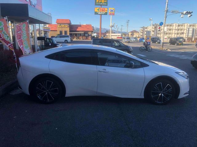 プリウス Z 12.3インチナビ フルセグTV 全方位カメラ パワーバックドア ビルトインETC2.0 ステアリングヒーター 前後ドラレコ 純正19インチAW BSM ベンチレーション(13枚目)