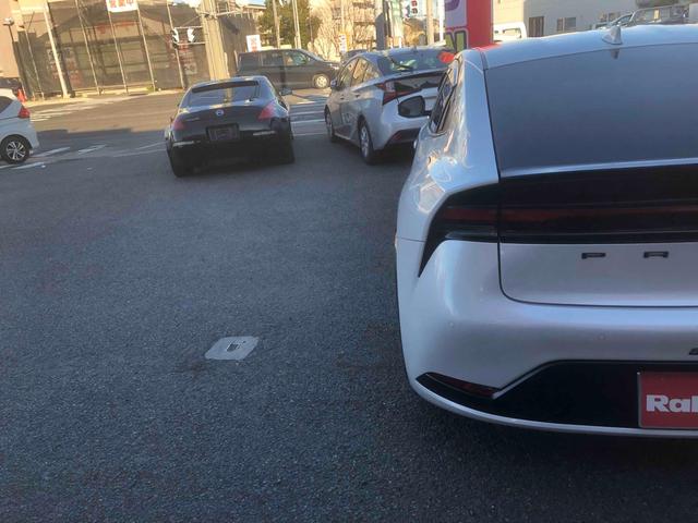 プリウス Z 12.3インチナビ フルセグTV 全方位カメラ パワーバックドア ビルトインETC2.0 ステアリングヒーター 前後ドラレコ 純正19インチAW BSM ベンチレーション(35枚目)