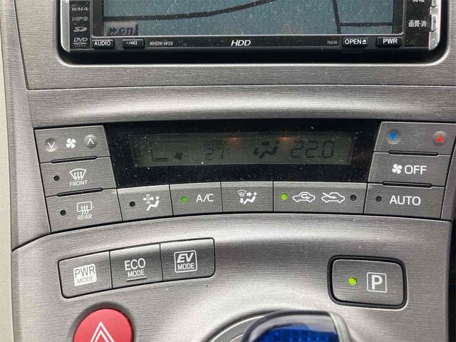 プリウス Ｓ　バックカメラ　ナビ　アルミホイール　オートライト　ＣＶＴ　スマートキー　電動格納ミラー　ＣＤ　ＤＶＤ再生　ミュージックプレイヤー接続可　ＡＢＳ　ＥＳＣ　寒冷地仕様　エンジンスターター（6枚目）