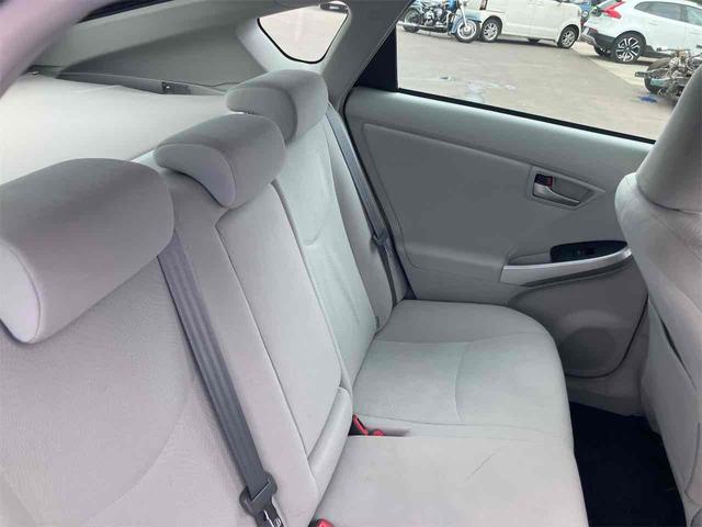 プリウス Ｓ　バックカメラ　ナビ　アルミホイール　オートライト　ＣＶＴ　スマートキー　電動格納ミラー　ＣＤ　ＤＶＤ再生　ミュージックプレイヤー接続可　ＡＢＳ　ＥＳＣ　寒冷地仕様　エンジンスターター（31枚目）