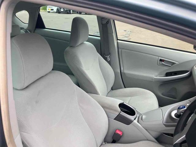 プリウス Ｓ　バックカメラ　ナビ　アルミホイール　オートライト　ＣＶＴ　スマートキー　電動格納ミラー　ＣＤ　ＤＶＤ再生　ミュージックプレイヤー接続可　ＡＢＳ　ＥＳＣ　寒冷地仕様　エンジンスターター（34枚目）