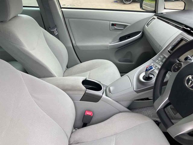 プリウス Ｓ　バックカメラ　ナビ　アルミホイール　オートライト　ＣＶＴ　スマートキー　電動格納ミラー　ＣＤ　ＤＶＤ再生　ミュージックプレイヤー接続可　ＡＢＳ　ＥＳＣ　寒冷地仕様　エンジンスターター（35枚目）