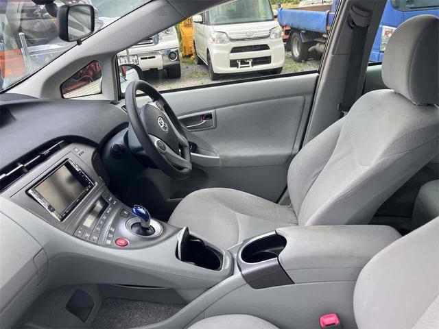 プリウス Ｓ　バックカメラ　ナビ　アルミホイール　オートライト　ＣＶＴ　スマートキー　電動格納ミラー　ＣＤ　ＤＶＤ再生　ミュージックプレイヤー接続可　ＡＢＳ　ＥＳＣ　寒冷地仕様　エンジンスターター（55枚目）