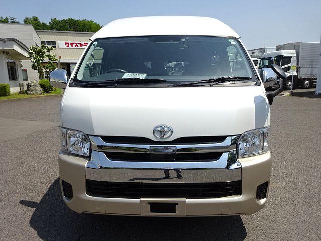 ハイエースワゴン グランドキャビン　【Ｔ７２５８】Ｒ１年式　４ＷＤ　１０人乗り　実走行１３．３万ＫＭ　パワースライドドア　プッシュスタート　キーレス　基本装備　運転席ＳＲＳエアバッグ　　ＡＢＳ　オートスライドドア　バックカメラ　ＥＴＣ（2枚目）