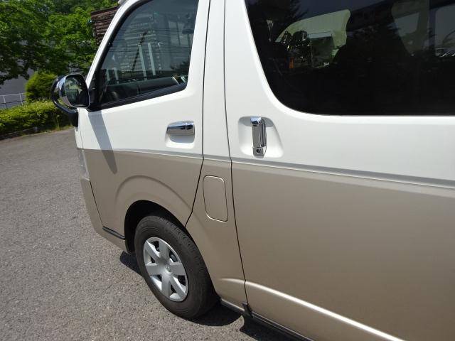 ハイエースワゴン グランドキャビン　【Ｔ７２５８】Ｒ１年式　４ＷＤ　１０人乗り　実走行１３．３万ＫＭ　パワースライドドア　プッシュスタート　キーレス　基本装備　運転席ＳＲＳエアバッグ　　ＡＢＳ　オートスライドドア　バックカメラ　ＥＴＣ（12枚目）