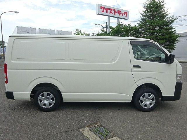 ハイエースバン 　【Ｔ７３６１】Ｒ４年式　　冷蔵冷凍車　実走行２．４万ｋｍ　ＴＳＳ　－７度設定　ナビ　ＴＶ　車検Ｒ８．４月迄　基本装備　運転席ＳＲＳエアバッグ　ＡＢＳ　電動格納ミラー　バックカメラ　ビルトインＥＴＣ（5枚目）