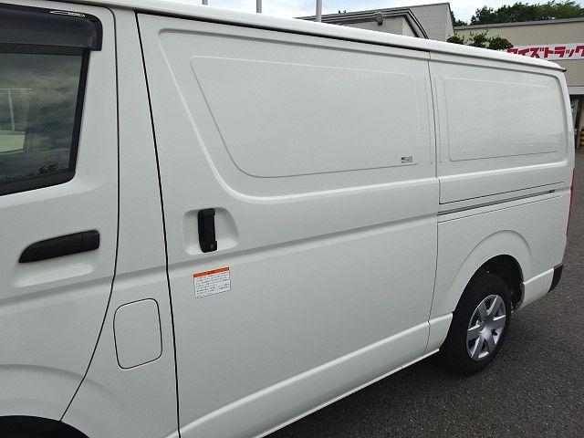 ハイエースバン 　【Ｔ７３６１】Ｒ４年式　　冷蔵冷凍車　実走行２．４万ｋｍ　ＴＳＳ　－７度設定　ナビ　ＴＶ　車検Ｒ８．４月迄　基本装備　運転席ＳＲＳエアバッグ　ＡＢＳ　電動格納ミラー　バックカメラ　ビルトインＥＴＣ（10枚目）
