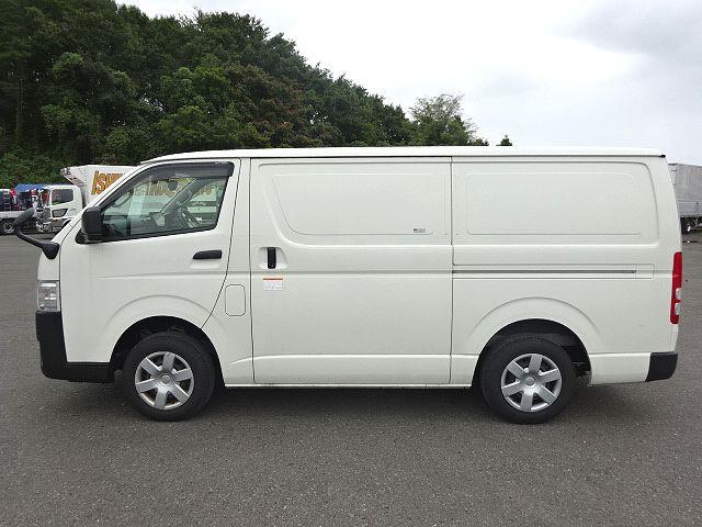 ハイエースバン 　【Ｔ７４４９】Ｒ６　冷蔵冷凍車　実走行３．３万ｋｍ　ＴＳＳ　－７℃〜３５℃設定　ナビ　ＴＶ　デジタルインナーミラー　基本装備　運転席ＳＲＳエアバッグ　ＡＢＳ　電動格納ミラー　バックカメラ（4枚目）