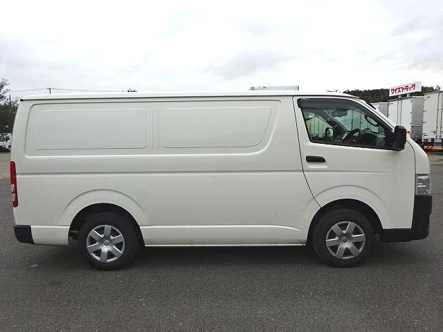 ハイエースバン 　【Ｔ７４４９】Ｒ６　冷蔵冷凍車　実走行３．３万ｋｍ　ＴＳＳ　－７℃〜３５℃設定　ナビ　ＴＶ　デジタルインナーミラー　基本装備　運転席ＳＲＳエアバッグ　ＡＢＳ　電動格納ミラー　バックカメラ（5枚目）